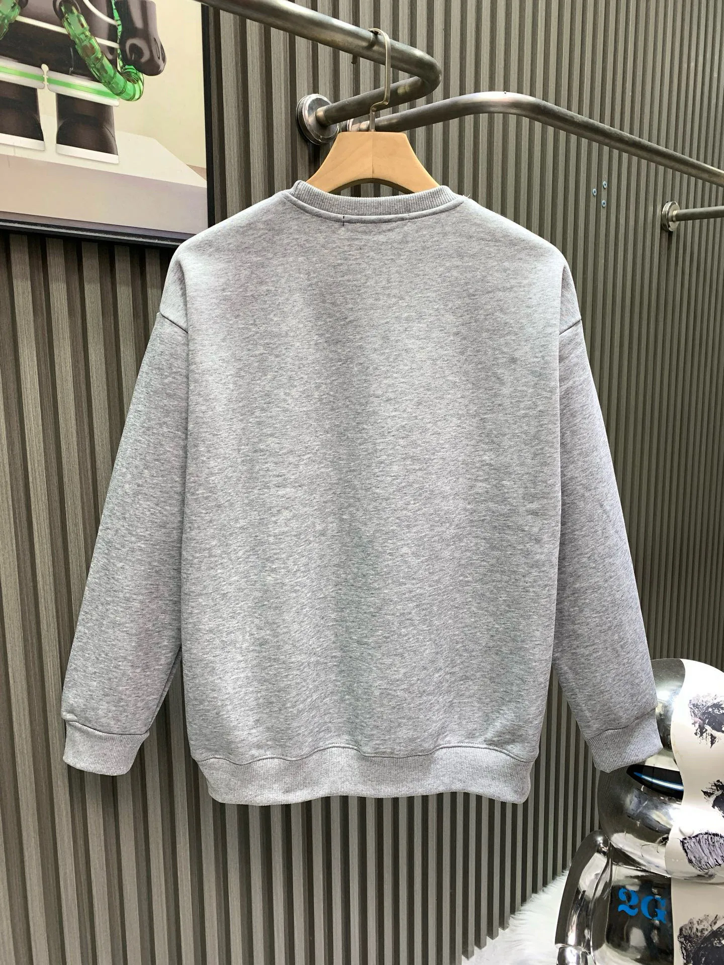🅿️250 🀄️ Louis Vuitton Louis Vuitton 1*V25SS autumn and winter unisex round neck long-sleeved sweatshirt 400g pure cotton➕silver fox velvet Versatile for commuting Not only does the style need to be simple, but more importantly, its fabric texture can conquer the public and become a hot item. Made of cotton for customers, with a close and skin-friendly touch. Secondly, the stiffness and drape are quite good. Once you get the real thing, you will have an unlimited desire to repurchase it.